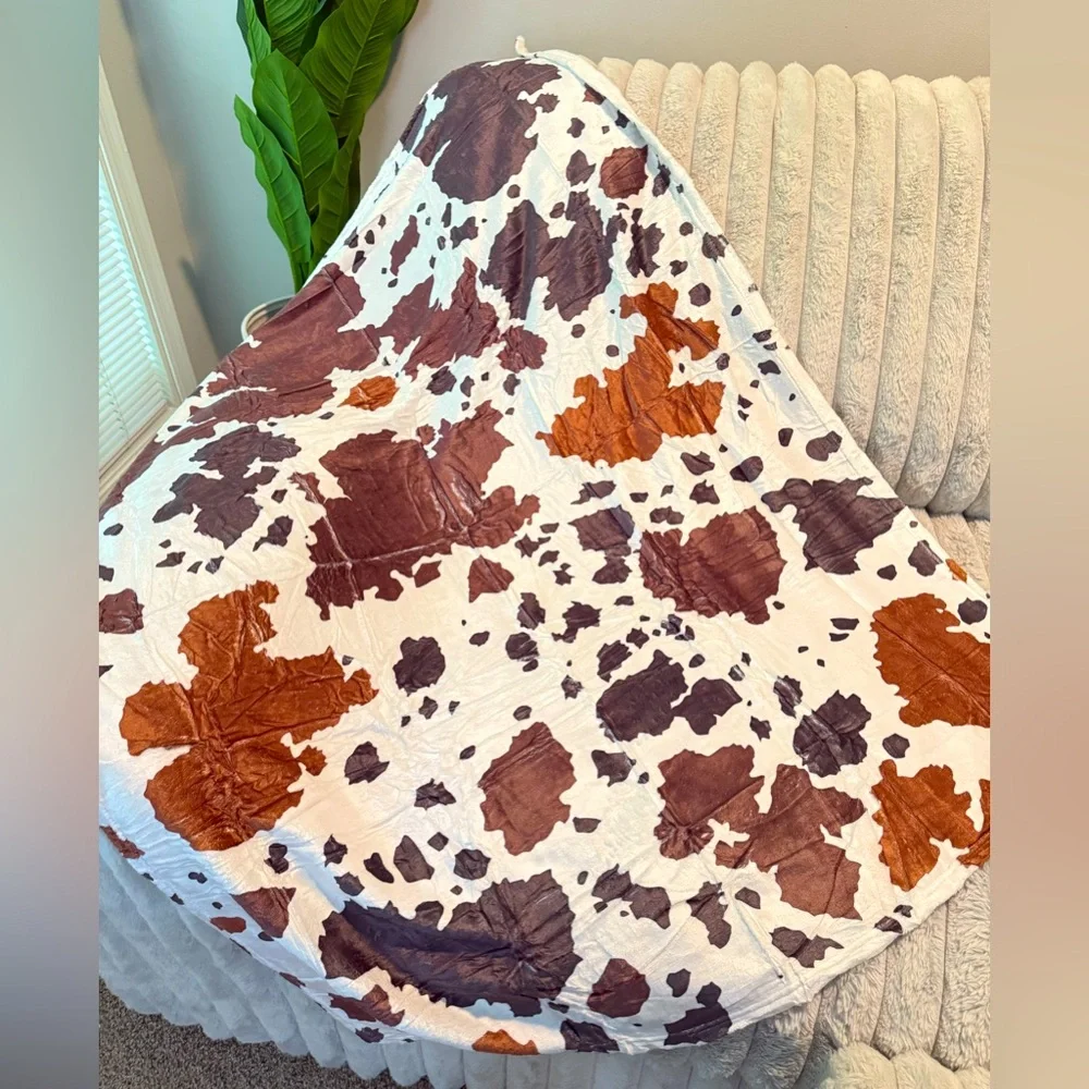 NEW Cow Print Home Bedding Kids Throw 40in x 50in Lightweight Soft Blanket